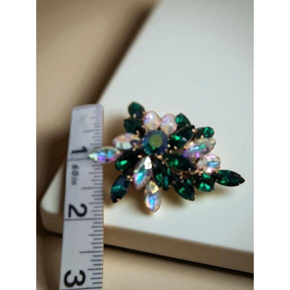 Vintage Aurora Borealis & Green Rhinestone Brooch – Mid-Century Sparkle - Picture 4 of 5